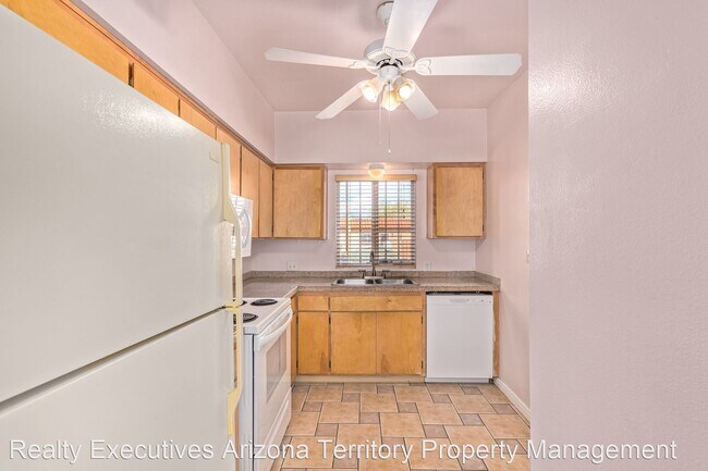 Building Photo - 3 br, 2 bath House - 835 S. Pantano Parkway