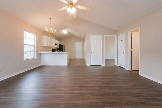 Building Photo - 521 Lakecourt Dr