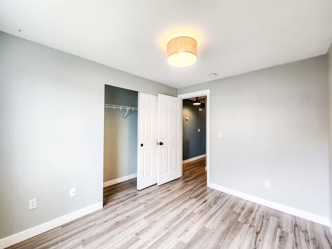 Building Photo - Arlington Rambler - 3bd/2ba