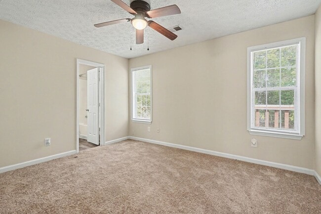 Building Photo - 3 Bedroom 2 Bath Home