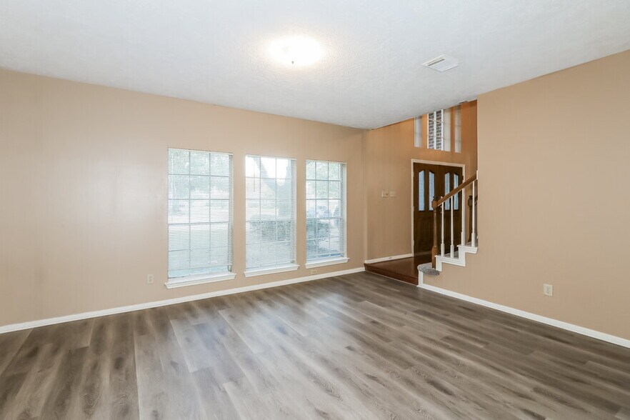 Building Photo - 11423 Willow Field Dr