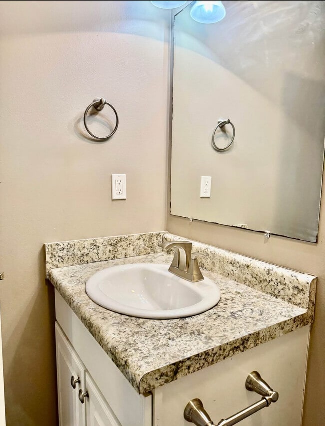 Building Photo - 85 Forest Ave