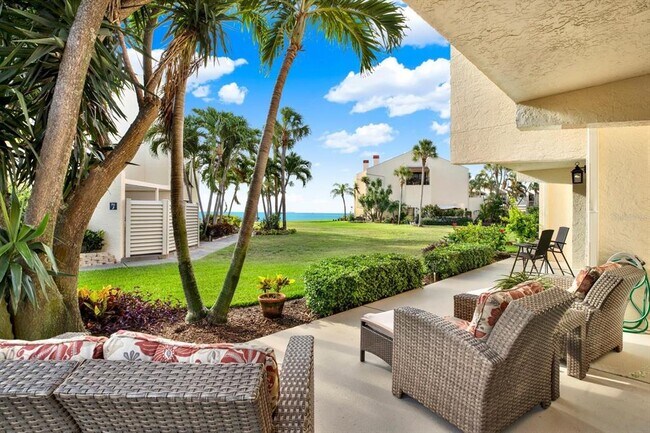 Building Photo - 7530 Sunshine Skyway Ln S