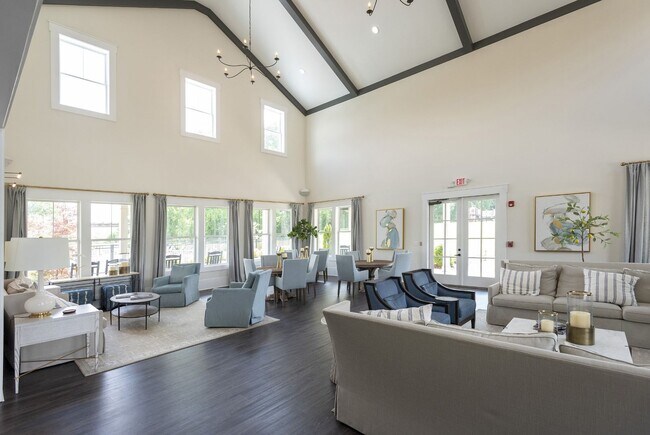 Building Photo - Luxurious 5 Bedroom, 3 Bathroom Home in Mc...