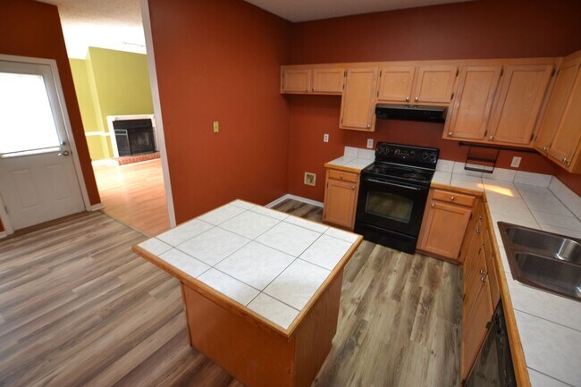 Building Photo - 2136 S Flannery Rd