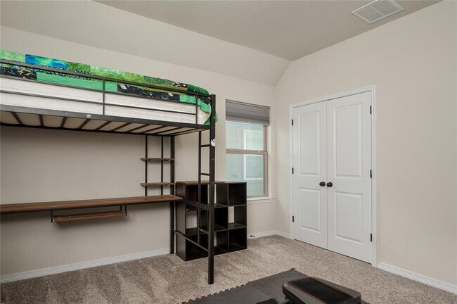 Building Photo - 136 Ravello St