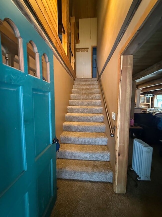 Building Photo - Spacious 3BD + Loft Log Home in June Lake | 2,200 SF | Rustic Charm & Privacy – $3,200/Month