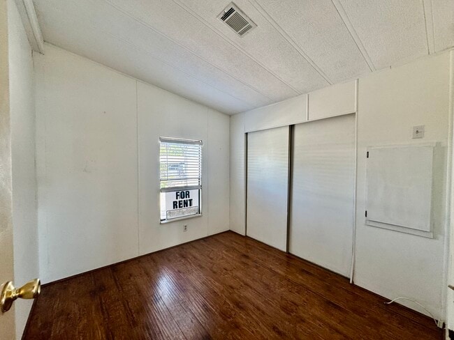 Building Photo - 15010-15113 113th Ave N