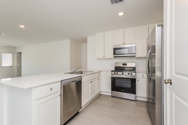 Building Photo - 613 Craven St