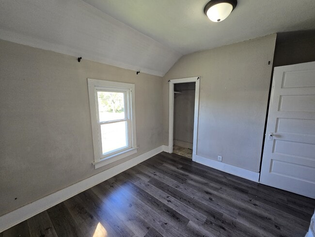 Building Photo - 437 Riehl St