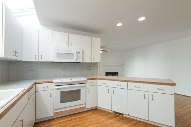 Building Photo - 3120 Grove Ave