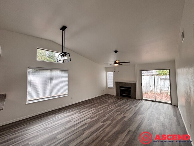 Building Photo - Beautiful 4 Bedroom Home In Rosedale!