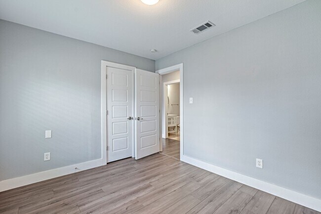 Building Photo - Beautiful 3 bedroom, 2 bathroom home in East Austin!!!