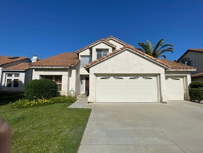 Building Photo - Highly Desirable 4b/3b Orangecrest Home