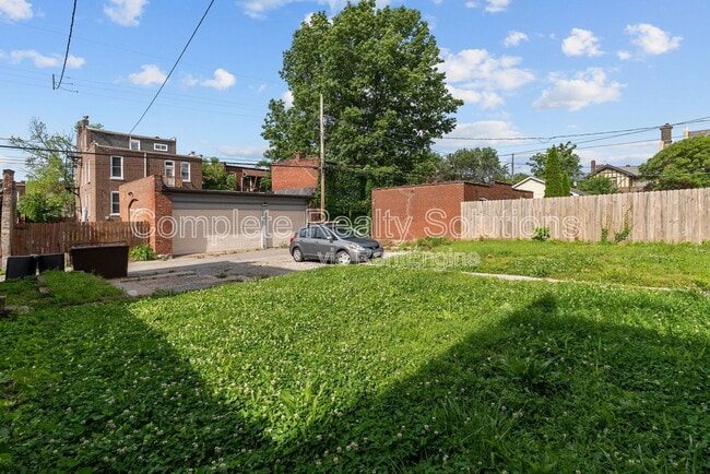 Building Photo - 2042 Russell Blvd