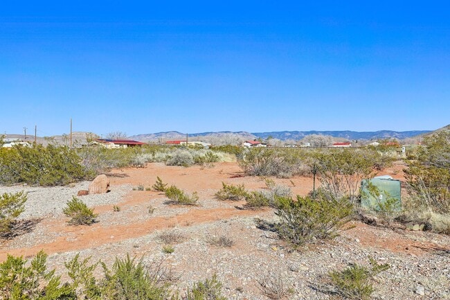 Building Photo - 3 bedroom 2 bath home with Acreage