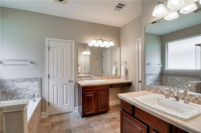 Building Photo - 14512 Broadwinged Hawk Dr