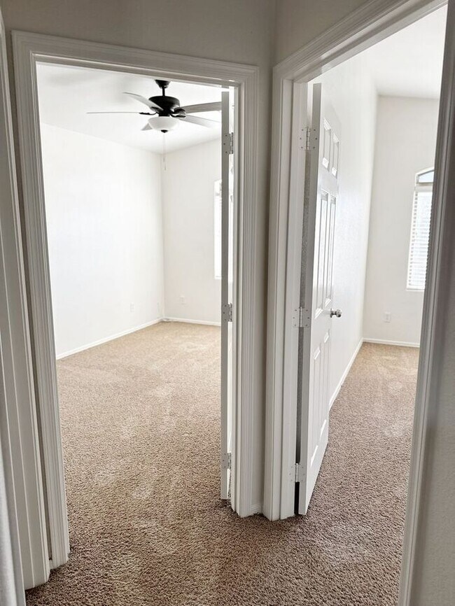 Building Photo - ABSOLUTELY STUNNING 4BR 2.5BA, OVER 2100SQFT, COMMUNITY POOL, CHANDLER