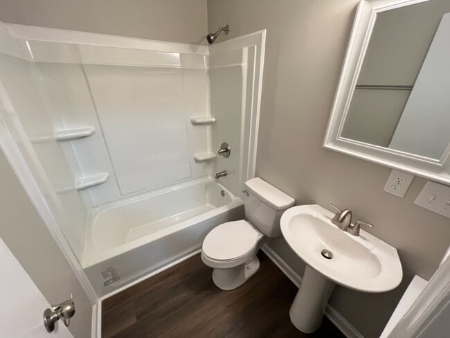 Building Photo - Freshly Remodeled 3 Bedroom Home Near Down...