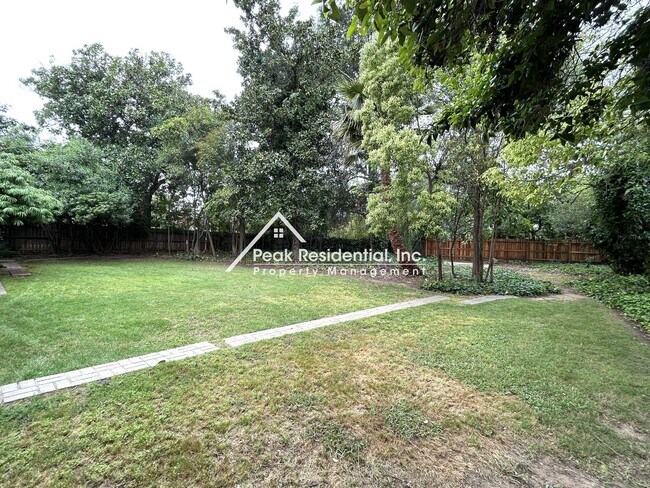 Building Photo - Charming 3 bedroom 2 bathroom House!