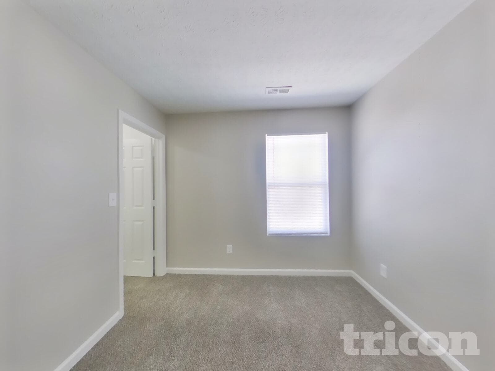 Building Photo - 2337 Middle View Dr
