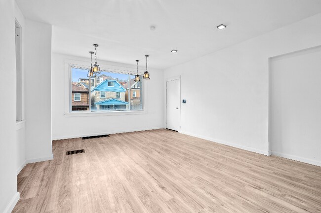 Building Photo - 2811 Brentwood Ave