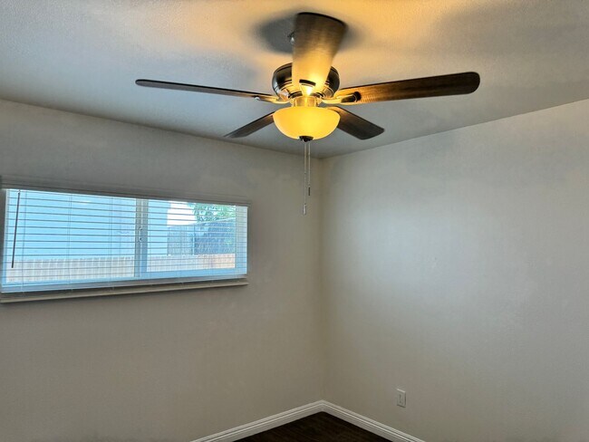 Building Photo - Coleen Ct | Newly Remodeled 2 Bedroom 1 Ba...