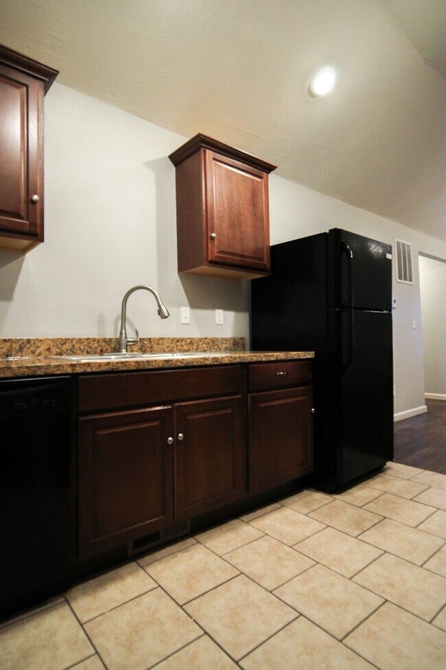 Building Photo - Updated 3BR/2BA House Near MSU – Garage, Basement & Yard!