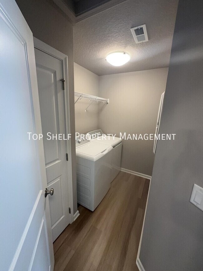 Building Photo - 2308 Hazeltine Pl