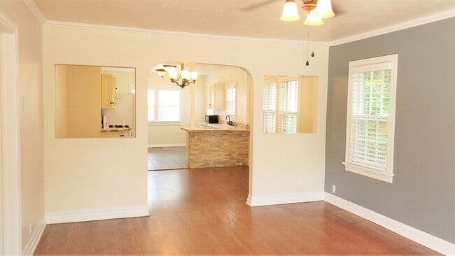 Building Photo - AMAZING 5 BED, 2 BATH MILLERS ADDITION NW OKC