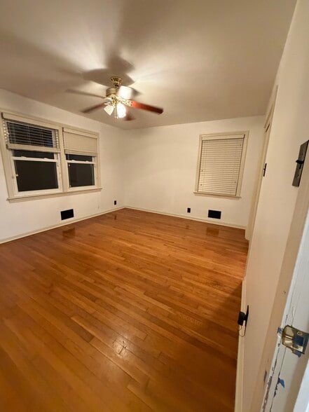 Building Photo - 161 Blades St