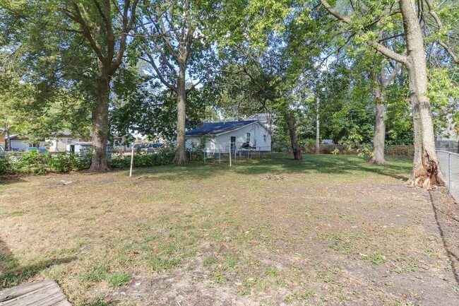 Building Photo - Renovated 2 Bedroom Home!