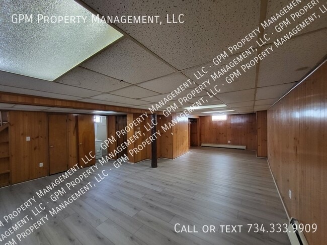 Building Photo - 832 Hudson St