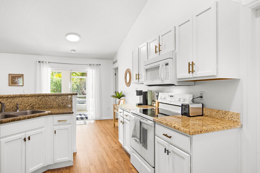 Building Photo - 2470 Compass Pointe Dr