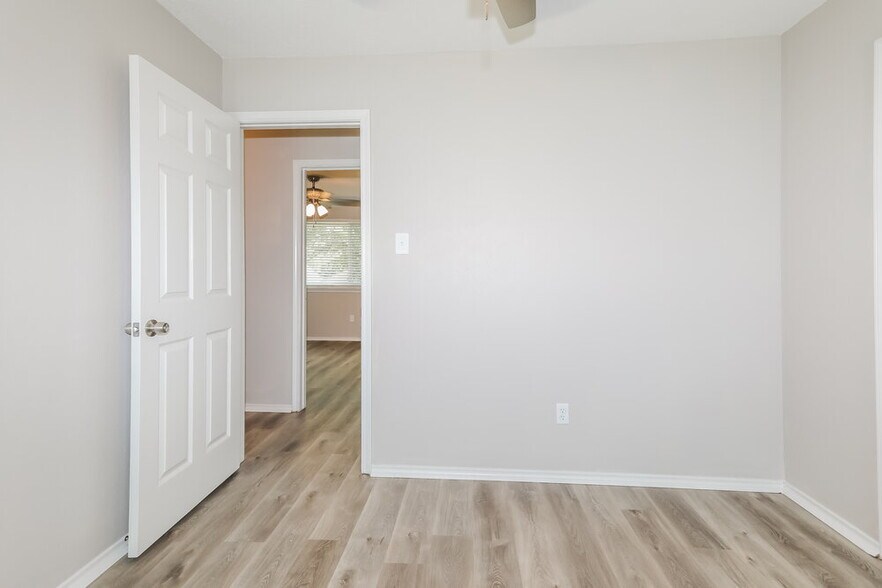 Building Photo - 17003 Spruce Run Dr