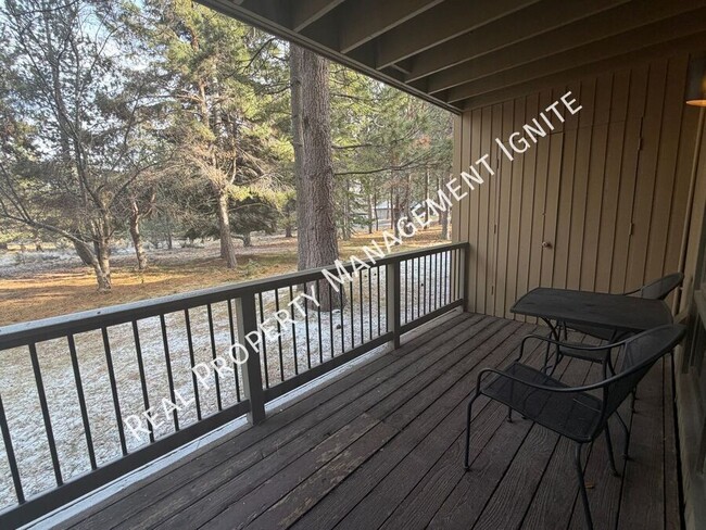 Building Photo - 19717 SW Mount Bachelor Dr