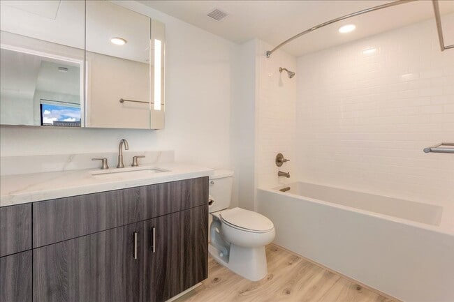 Building Photo - High Floor 2 BED/2 BATH/2 PRKG in brand new ILILANI - W/D INSIDE, LANAI, Corner Unit w/ Ocean View!!