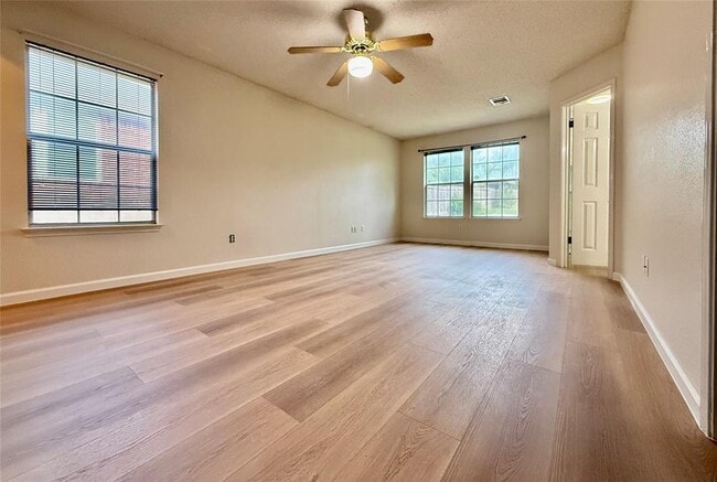 Building Photo - 1502 Woodstone S