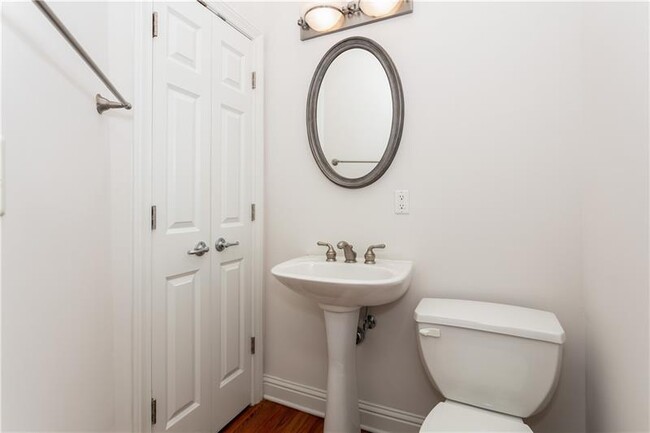 Building Photo - 778 Clifton Heights Ln NE