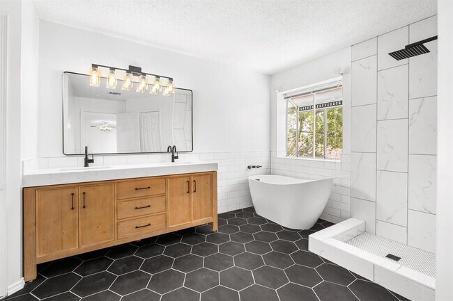 Building Photo - 12701 Tantara Dr