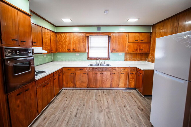 Building Photo - 525 Sewanee St