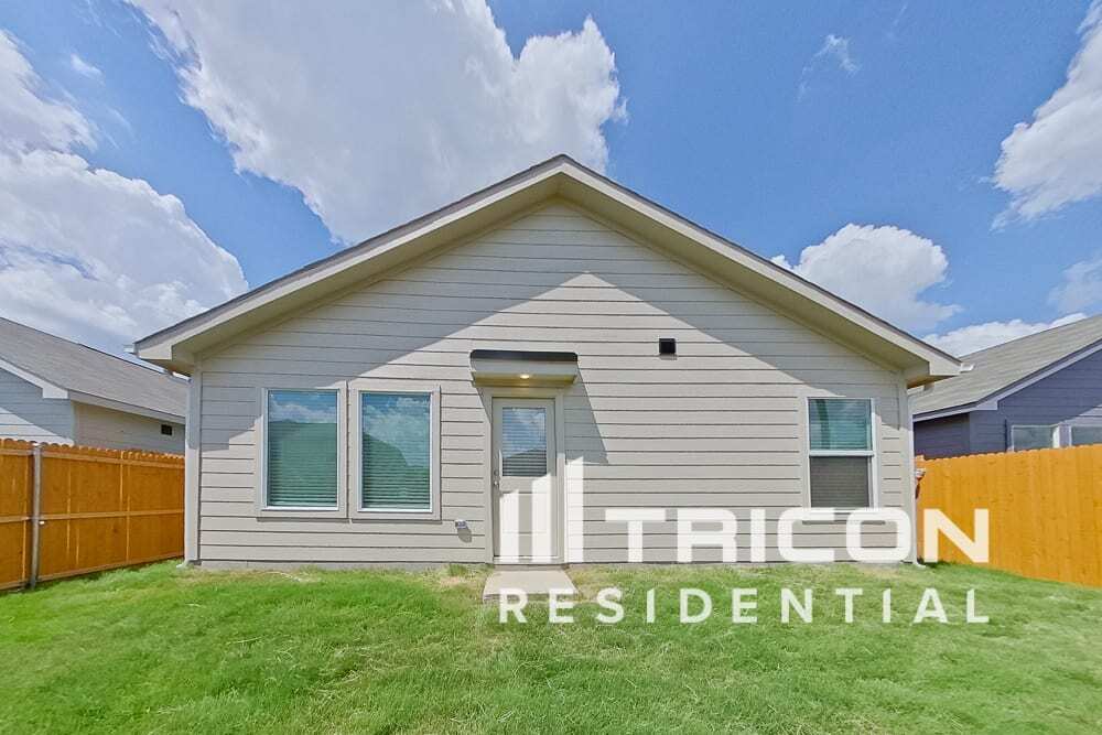 Building Photo - 907 Ponderosa Ln