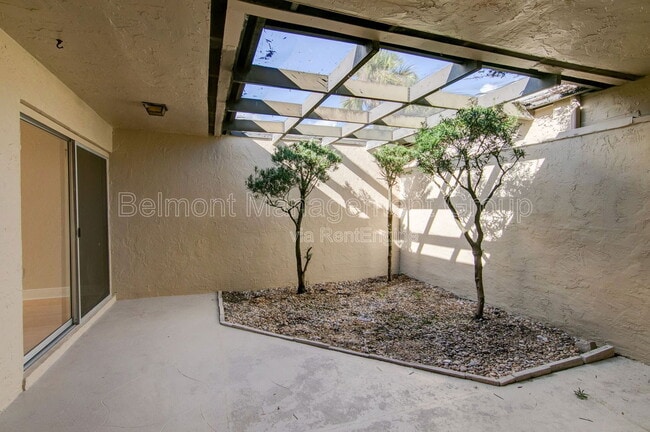 Building Photo - 110 Madrid Dr