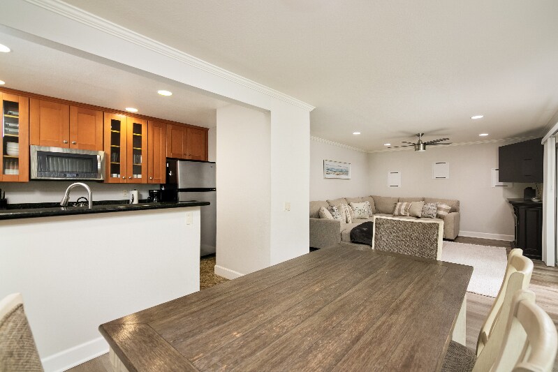 Building Photo - 8503 Villa La Jolla Dr