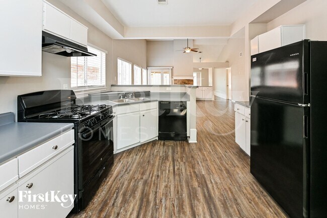 Building Photo - 11811 Meadowchase Dr