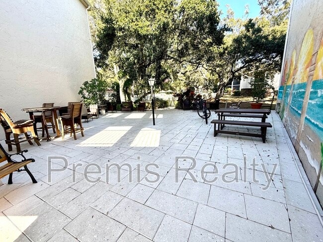 Building Photo - 870 Virginia St