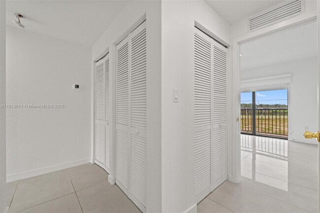 Building Photo - 26126 SW 146th Ave