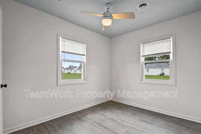 Building Photo - 3033 Azalea Dr