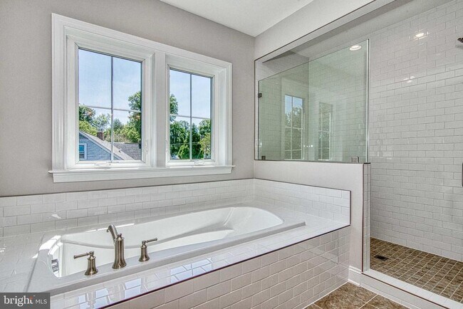 Building Photo - 3100 Greenway Blvd