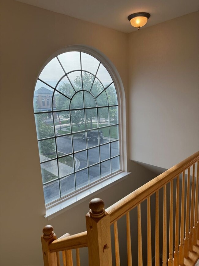 Building Photo - Lovely 4 bedroom townhome in Villages of F...